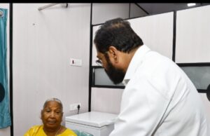 वरळी भागातील हिंदुहृदयसम्राट बाळासाहेब ठाकरे आपला दवाखान्याला मुख्यमंत्र्यांची अचानक भेट