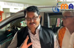 राज ठाकरे दिल्ली दरबारी जाऊन कमरेत वाकले – विजय वड्डेटीवार