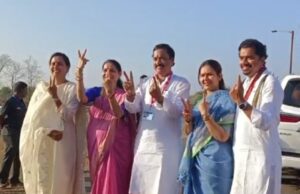 सुनील तटकरे यांचे सहकुटुंब मतदान