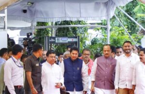 राज्याच्या एकूण खर्चासाठी 6 लाख 12 हजार 293 कोटी रुपयांची तरतूद असलेला अतिरिक्त अर्थसंकल्प अर्थमंत्री अजित पवार यांच्याकडून सादर