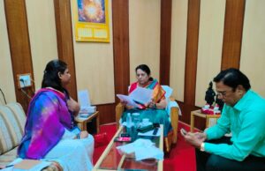 नागरिकांच्या मदतीसाठी प्रत्येक स्थानकावर हेल्प डेस्क उभारा- डॉ. नीलम गोऱ्हे
