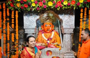 डॉक्टर नीलम गोऱ्हे यांनी घेतले रेणुका देवीचे दर्शन