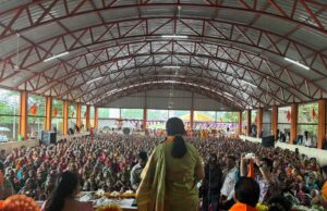 बँकेच्या रांगेत महिलांची गैरसोय होऊ नये म्हणून डॉ.गोऱ्हे यांच्याकडून स्वखर्चातून २ लक्ष रुपयांची घोषणा*