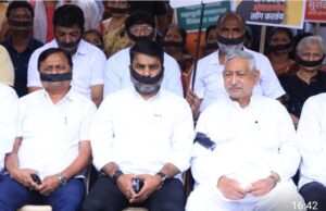 *बदलापूर प्रकरणी भ्रष्ट युती सरकारविरोधात काँग्रेस मविआचे राज्यभर मूक आंदोलन.