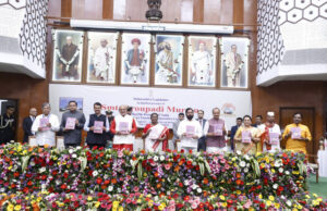 राष्ट्रपती द्रौपदी मुर्मु यांच्या हस्ते ‘वरिष्ठ सभागृहाची आवश्यकता आणि महत्व’ ग्रंथाचे प्रकाशन