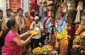 *मुख्यमंत्री एकनाथ शिंदे यांच्या शासकीय वर्षा निवासस्थानी श्री गणेशाची विधानपरिषद उपसभापती डॉ. नीलम गोऱ्हे यांनी दर्शन घेऊन केली आरती