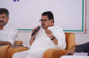 *विदर्भातील मुख्यमंत्री झाल्यावर नागपूरात जास्त काळाचे अधिवेशन असेल अशी वैदर्भीय जनतेची अपेक्षा* जनतेचा अपेक्षाभंग – विजय वडेट्टीवार* *सोयाबीन, धानाला भाव नाही* *शेतकरी विरोधी सरकारच्या चहा पानावर महाविकास आघाडीचा बहिष्कार – विजय वडेट्टीवार