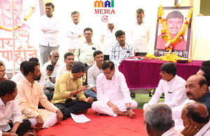 बाळासाहेब थोरात यांनी बीडच्या मस्साजोग येथे घेतली स्व. संतोष देशमुख यांच्या कुटुंबीयांची भेट