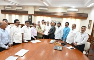 अदानी कंंपनीचे नवीन विद्युत स्मार्ट मीटर काढून जुने मीटर बसवण्यास बृहन्मुंबई विद्युत पुरवठा आणि परिवहन सकारात्मक! शिवसेना उबाठा पक्षासोबतच्या बैठकीत आश्वासन!