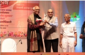 ज्येष्ठ रंगकर्मी अशोक मुळ्ये यांचा “माझा पुरस्कार” डॉ. माशेलकरांना शिवाजी मंदिरात रंगला भावपूर्ण सोहळा