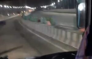 बस चालवत मोबाईल वर मॅच बघणाऱ्या चालकाला एसटीने केले बडतर्फ* कानात हेडफोन घालून गाडी चालवत मोबाईलवर मॅच अथवा चित्रपट पाहणाऱ्या खाजगी वा प्रवासी वाहतूक चालकांवर निर्बंध लवकरच! परिवहन विभागाकडून नवीन नियमावली येणार -ना प्रताप सरनाईक”*