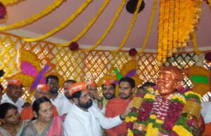*वढू-तुळापूर येथे धर्मवीर छत्रपती संभाजी महाराज यांच्या स्मारकाला उपमुख्यमंत्री ना.एकनाथ शिंदे यांचे अभिवादन* *डाॅ. नीलम गोऱ्हे यांचेही अभिवादन*