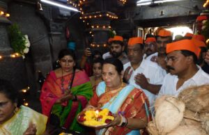 *महाराष्ट्र विधानपरिषद उपसभापती डॉ नीलम गोऱ्हेंच्याउपस्थितीत कसबा गणपती मंदिरात महाआरती व मंदिर परिसरात गुढीपाडवा उत्सव संपन्न*
