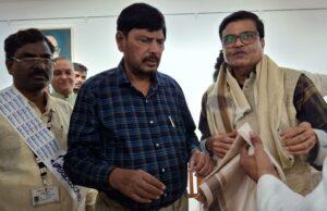 केंद्रीय मंत्री रामदास आठवले यांच्याहस्ते देवेंद्र भुजबळ सन्मानित