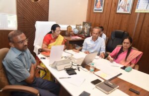 विधानपरिषद उपसभापती डॉ. नीलम गोऱ्हे यांच्या अध्यक्षतेखाली खडवलीतील अनधिकृत बालगृह प्रकरणावर उच्चस्तरीय बैठक* *अनधिकृत संस्थांची ओळख पटवण्यासाठी ‘डिस्ट्रिक्ट मॅपिंग’ करणे आवश्यक- डॉ. नीलम गोऱ्हे* *संरक्षण, पुनर्वसन व दक्षता यंत्रणांचे सखोल विश्लेषण*