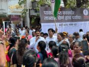 माणुसकीला काळिमा फासणारे कृत्य करणाऱ्या नराधमांना इशारा देण्यासाठी.. शिवसेनेचे दादर येथेआंदोलन व रँली*
