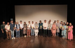 .आशिष शेलार, सचिन पिळगांवकर , जॉनी लिव्हर, भरत जाधव आणि अनेक कलाकारांच्या व मान्यवरांच्या उपस्थितीत रंगली ‘अशी ही जमवा जमवी’ ची स्टार-स्टडेड संध्याकाळ