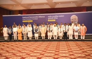 *“ऑपरेशन सिंदूर”च्या यशस्वी मोहिमेसाठी संरक्षण दलांचे आणि पंतप्रधान नरेंद्र मोदी यांच्या नेतृत्वाचे गौरव करणारा ठराव मा. श्री. एकनाथ शिंदे यांनी एनडीए बैठकीत मांडला*