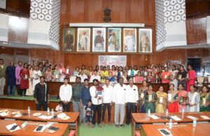 भटक्या विमुक्तांनी आरक्षण व शासनाच्या योजना यांचा लाभ घेऊन स्वत:चे, कुटुंबाचे व समाजाचे सक्षमीकरण करावे…. डॉ.नीलम गोऱ्हे, उपसभापती, महाराष्ट्र विधानपरिषद यांचे आवाहन* *भटके विमुक्त आदिवासी संयुक्त समितीच्या 65 अतिथिंची विधान भवनास सदिच्छा भेट*