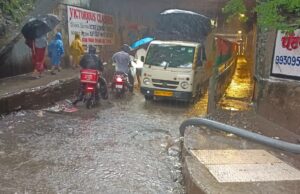 पावसाच्या पाण्याने केली,पालिकेच्या रस्ते कामाची पोल खोल.. साचणाऱ्या पाण्यामुळे, वाहतुकीची कोंडी, वाहन चालकांसह प्रवाशांचे हाल…