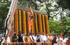 *मुंबईत आज 106 ठिकाणी शिव आरती व शिव जल्लोष होणार* *छत्रपती शिवाजी पार्कवर साजरा झाला जल्लोष*