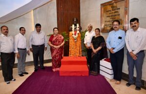 *लोकमान्य टिळकांच्या १६९ व्या जयंतीनिमित्त विधान भवनात उपसभापती डॉ. नीलम गोऱ्हे यांचे अभिवादन*