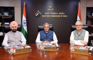 *निवडणूक पारदर्शक होण्यासाठी मतदार यादी आधार क्रमांकाशी जोडा*