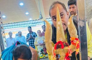 *विधानपरिषद उपसभापती डॉ. नीलम गोऱ्हे यांचा शिवाजीनगर येथील केदारनाथ मंदिरात अभिषेक, आरती व दर्शन*