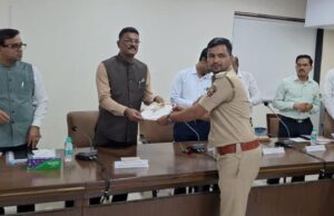 *अनुकंपा तत्त्वावरील नोकरी बाबत अधिकाऱ्यांनी संवेदनशील रहावे.* — परिवहन मंत्री प्रताप सरनाईक