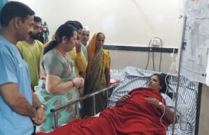 *कुंडेश्वर अपघातातील मृतांच्या नातेवाईकांची सांत्वनपर तर जखमींची शिवसेना नेत्या उपसभापती डॉ .नीलम गोऱ्हेंनी घेतली भेट*