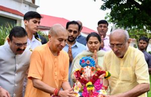 *राज्यपालांच्या गणरायाचे कृत्रिम हौदात विसर्जन*