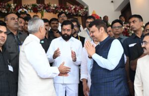 *राज्यपाल आचार्य देवव्रत यांना राज्यपालपदाची शपथ* *संस्कृत भाषेतून घेतली शपथ* *मुख्यमंत्री, उपमुख्यमंत्री यांनी केले अभिनंदन*