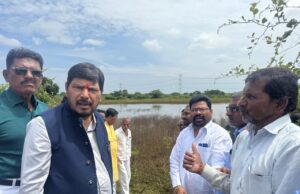 *पुरग्रस्त शेतकऱ्यांना अधिक मदत मिळवून देण्यासाठी केंद्र सरकारकडन महाराष्ट्राला विशेष पॅकेज मिळवून देणार -केंद्रीय राज्यमंत्री रामदास आठवले*