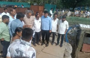 सायन रेल्वे पुलाच्या कामाची केली पहाणी