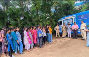 जी.के.एस.महाविद्यालय खडवली येथे ठाणे ग्रामीण पोलिसांच्या टीमने विद्यार्थीनींना ‘गुड टच आणि बॅड टच’ याबद्दल चित्रफित दाखवून केले जनजागृतीपर मार्गदर्शन
