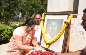 स्व. वसंतदादा पाटील यांच्या जयंतीनिमित्त विधान भवनात अभिवादन *ग्रामीण विकास आणि शेतकऱ्यांसाठी त्यांचे कार्य आजदेखील दिशादर्शक-उपसभापती ना.डॉ.नीलम गो-हे*