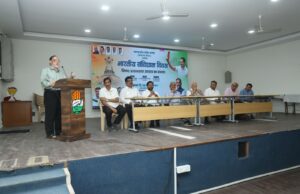 *मोदींनी पीएमओ सर्वात शक्तीशाली केंद्र बनवले, मंत्री, सचिव यांना काहीही महत्व नाही: आनंद तेलतुंबडे