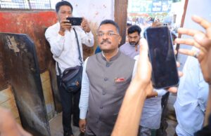 *सोलापूर बसस्थानावरील अस्वच्छ शौचालयाबद्दल आगार व्यवस्थापक निलंबित!*