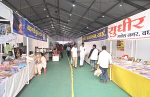 *महापरिनिर्वाण दिनानिमित्त छत्रपती शिवाजी महाराज मैदानावरील सर्व सुविधांयुक्त पुस्तकांच्या दालनांना उत्स्फुर्त प्रतिसाद*