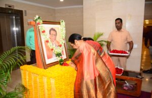 *हिंदुहृदयसम्राट बाळासाहेब ठाकरे यांच्या जन्मशताब्दीनिमित्त विधान परिषद उपसभापती डॉ. नीलम गोऱ्हे यांचे विधान भवनात अभिवादन*