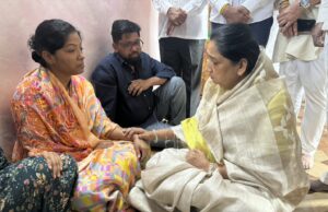 *’कोणत्याही अडचणीत मी तुमच्या सोबत आहे’ असा धीराचा शब्द उपमुख्यमंत्री सुनेत्रा अजित पवार यांनी देत जाधव कुटुंबियांचे सांत्वन केले*