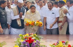 *’लाडक्या बहिणीं’च्या हाती शिवसेनेचा भगवा*