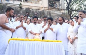 *राष्ट्रवादीच्या मुंबई पदाधिकाऱ्यांकडून ‘दादांच्या’ अस्थींचे विधीपूर्वक विसर्जन…*