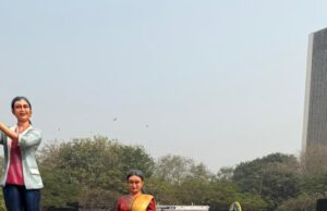 *काळाघोडा कला महोत्सवात दादासाहेब फाळके चित्रनगरीने ‘तिच्या जीवनाच्या चौकटी’ हे संकल्पनात्मक शिल्प साकारले*