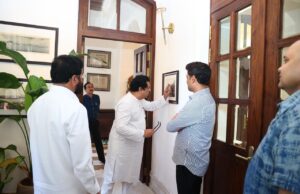 *उपमुख्यमंत्री एकनाथ शिंदे यांची राज ठाकरे यांनी घेतली भेट* *…आणि नंदनवनमध्ये फुलल्या कलाप्रेमींच्या गप्पा*