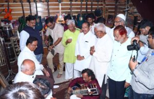 *मिरजेतील ऐतिहासिक सतार निर्मिती केंद्राला भेट !