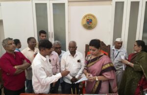 *फेरीवाला व झोपडीधारक पात्रतेबाबत महापौरांना निवेदन*
