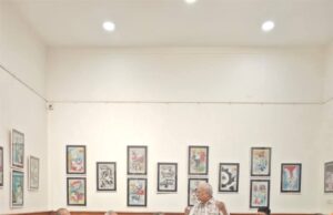 ‘व्ह्यूजपेपर’ प्रदर्शनाचे दिमाखदार उद्घाटन वृत्तपत्रांच्या ‘कॅनव्हास’वर चित्रांचे रेखाटन