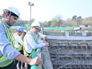 *गोरेगाव-मुलुंड जोडमार्ग(GMLR) प्रकल्पातील जुळ्या बोगद्याच्या खोदकामासाठी बोगदा* *खनन संयंत्राचे सुटे भाग ‘शाफ्ट’मध्ये उतरवण्याची प्रक्रिया सुरू*