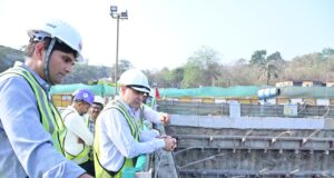 *गोरेगाव-मुलुंड जोडमार्ग(GMLR) प्रकल्पातील जुळ्या बोगद्याच्या खोदकामासाठी बोगदा* *खनन संयंत्राचे सुटे भाग ‘शाफ्ट’मध्ये उतरवण्याची प्रक्रिया सुरू*